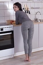 Cleo Dream strips naked on a kitchen counter 