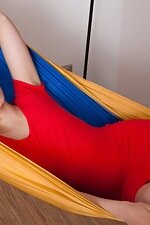 Melody Sweet orgasms on her sexy hammock